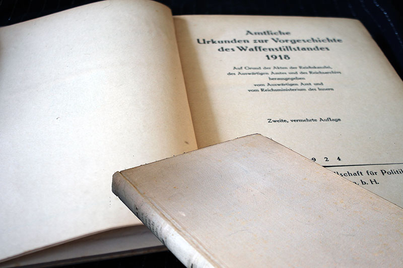 Amtliche Urkunden zur Vorgeschichte des Waffenstillstandes 1918 - Buch aus 1924 – Bild 1