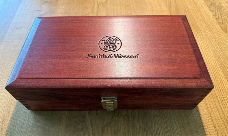 Original Smith & Wesson Holz-Präsentationsbox / Presentation Case – Vintage – stampa 1