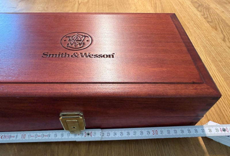 Original Smith & Wesson Holz-Präsentationsbox / Presentation Case – Vintage – stampa 3