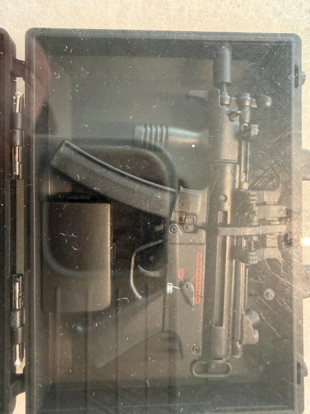 Große H&K Miniatur-Waffensammlung 1:6 – MP5, HK417, G3 u.a. – ca. 15 Modelle in Präsentationsbox – Bild 2