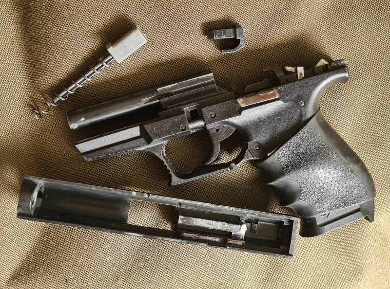 Walther P99 + 2 Magazine + Holster Schreckschuß 9mm PAK James Bond – Bild 4