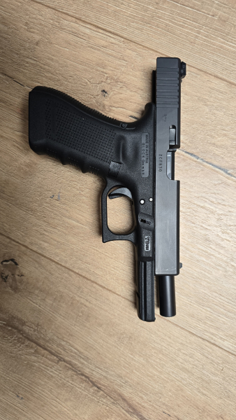 Glock 17 Gen 4 Kaliber 9x19mm mit Koffer und Zubehör – Bild 3