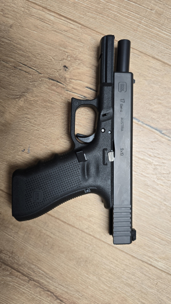 Glock 17 Gen 4 Kaliber 9x19mm mit Koffer und Zubehör – Bild 2