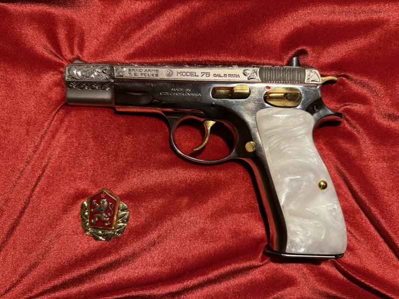 CZ 75 - Gold, Gravur und Perlmutt – zdjęcie 1