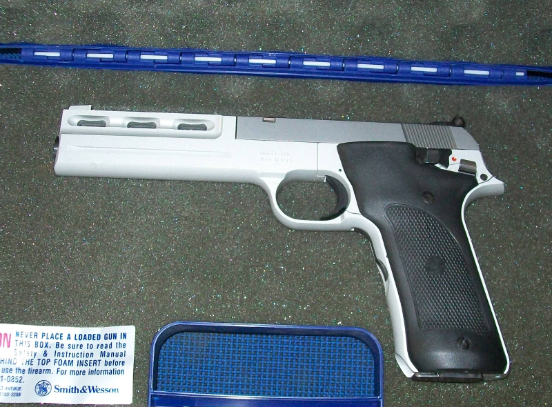 S&W Mod 622 .22LR – slika 1