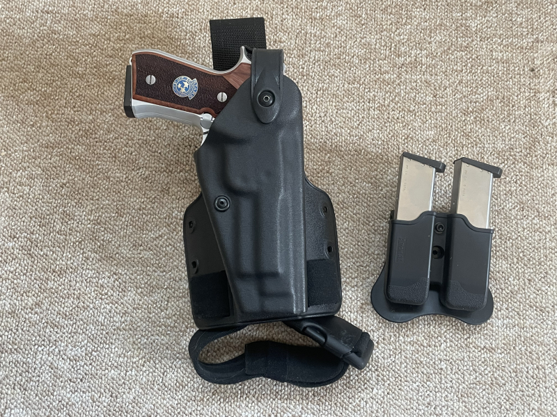 Safariland Holster Beretta 92 M9 + Magazinhalter – Bild 1