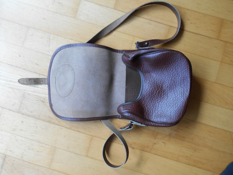 dunkelbraune Jagdtasche Echtleder mit Riemen – Bild 2