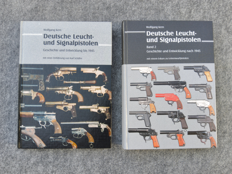 Bücher "Deutsche Leucht- und Siganlpistolen" Band 1&2 – Bild 1