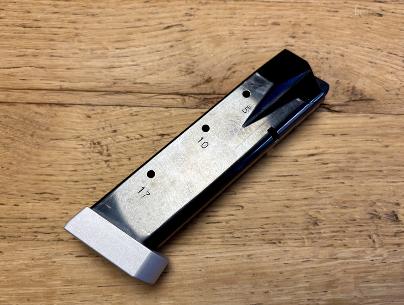 Magazin P226 X Five 9mm mit Aluboden silber – immagine 1