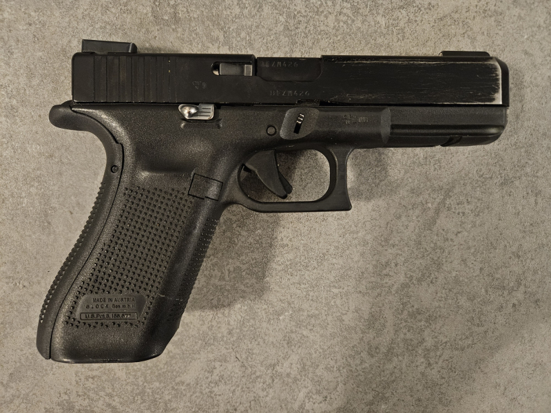 Halbautomatische Pistole Glock 17 Gen5 im Kaliber 9 mm Luger mit Glock Performance Trigger – Bild 1