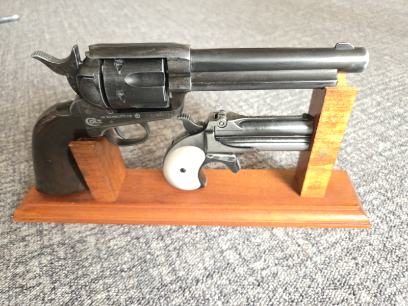 Colt Peacemaker Druckluftpistole CO2 mit Deko-Derringer – Bild 1