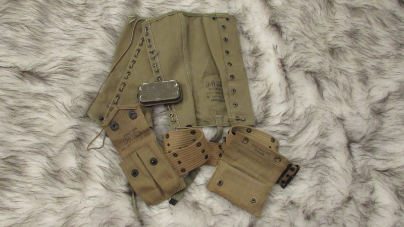 ORIGINAL US ARMY PISTOLEN KOPPEL MAGAZIN TASCHE ERSTE HILFE TASCHE 1918 UND GARMASCHEN – Bild 3