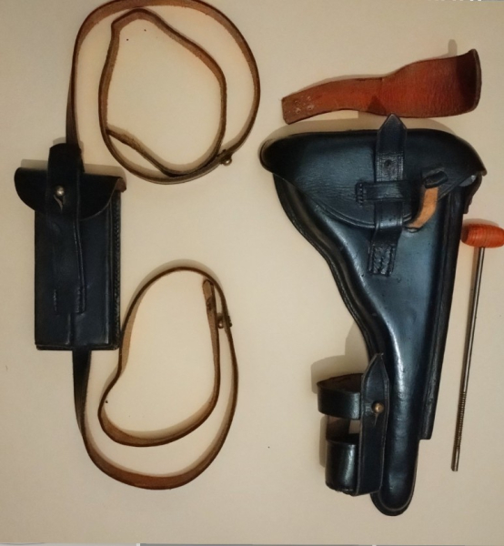 Holster p08 lang für Anschlagbrett und Magazintasche inkl. Reinigungsstab – Bild 1