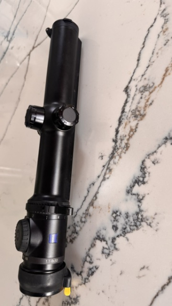 Zeiss V8 1.1-8x30 Zielfernrohr mit Schiene – Bild 2