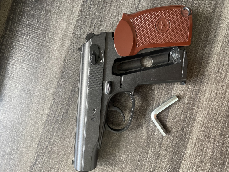 Makarov PM 49 - CO2 in OVP mit BB´s und CO2 Kartuschen sowie Kugelfang – Bild 2