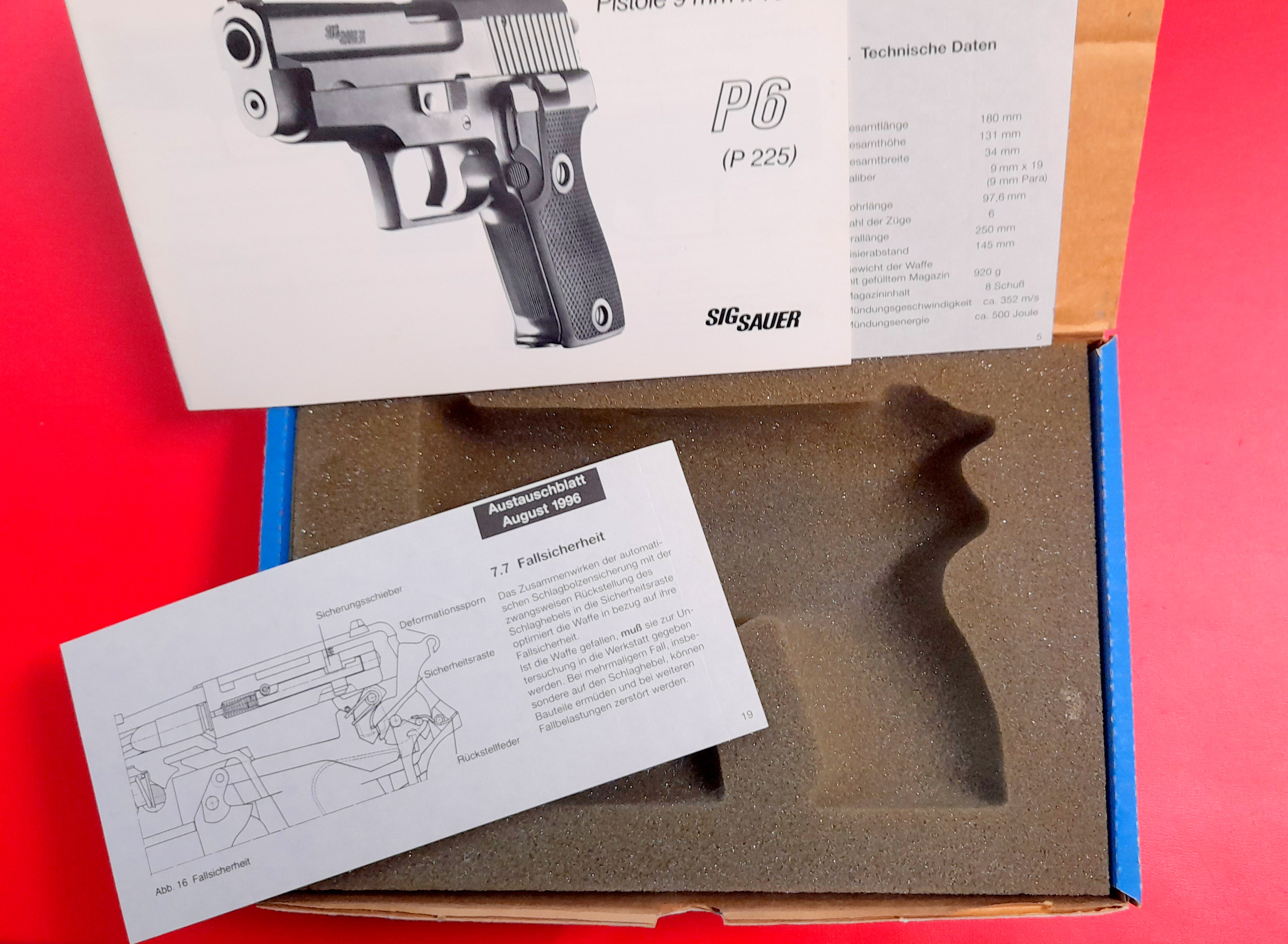 SIG-SAUER P6 Pappkarton mit Bedienungsanleitung – Bild 2