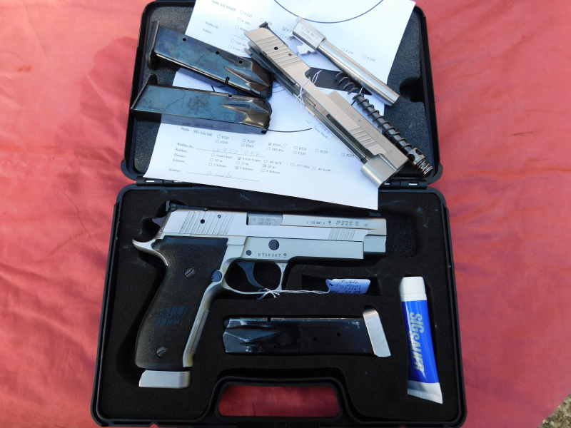 Sig Sauer X-Five, 1. Gen. Kal. 40 S&W mit Wechselsystem Kal. 9mm Luger jeweils 2 Magazine, top Waffe – Bild 1