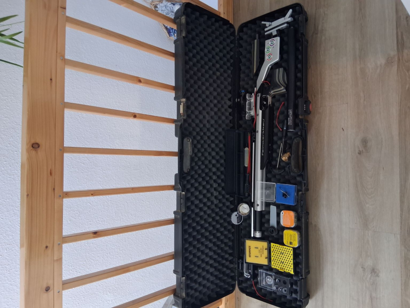 Feinwerkbau Alu 700, Rechts, Größe M mit Zubehör und Koffer – Bild 1
