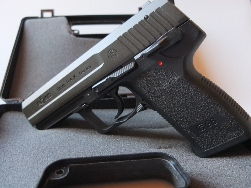 Röhm RG 96 Pistole – 9 mm P.A.K. mit 2 Magazinen – Bild 3
