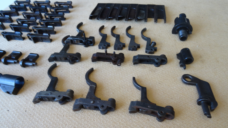 K98 / G98 Mauser Ersatzuteile Konvolut ! Ca.60 Teile , Abzug Visier , Schlosshalter ect. ........... – Bild 6