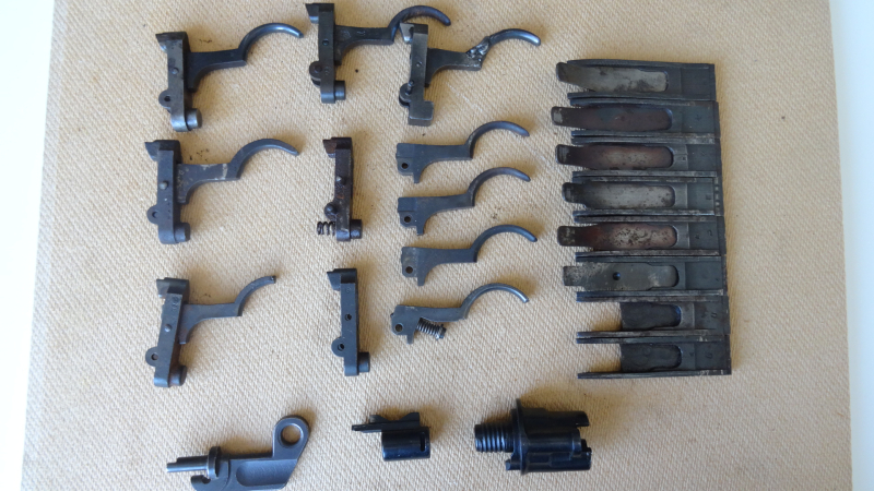 K98 / G98 Mauser Ersatzuteile Konvolut ! Ca.60 Teile , Abzug Visier , Schlosshalter ect. ........... – Bild 3