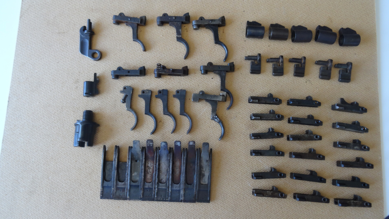 K98 / G98 Mauser Ersatzuteile Konvolut ! Ca.60 Teile , Abzug Visier , Schlosshalter ect. ........... – Bild 2