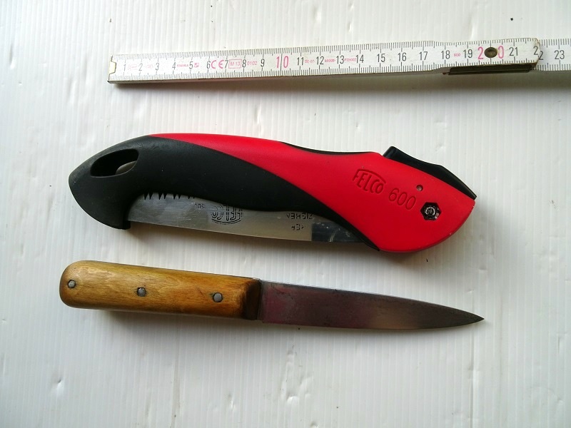 Zwei Messer, eines mit Säge – imagem 2