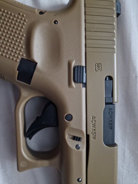 Umarex Glock 19x CO2 mit zwei Zusatzmagazinen – Bild 3