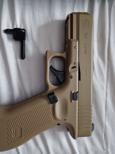 Umarex Glock 19x CO2 mit zwei Zusatzmagazinen – Bild 2