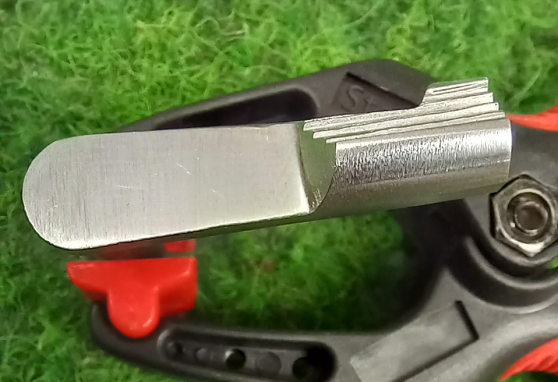 Colt Ersatzteil. Schlittenfanghebel in Stainless glänzend – Bild 1