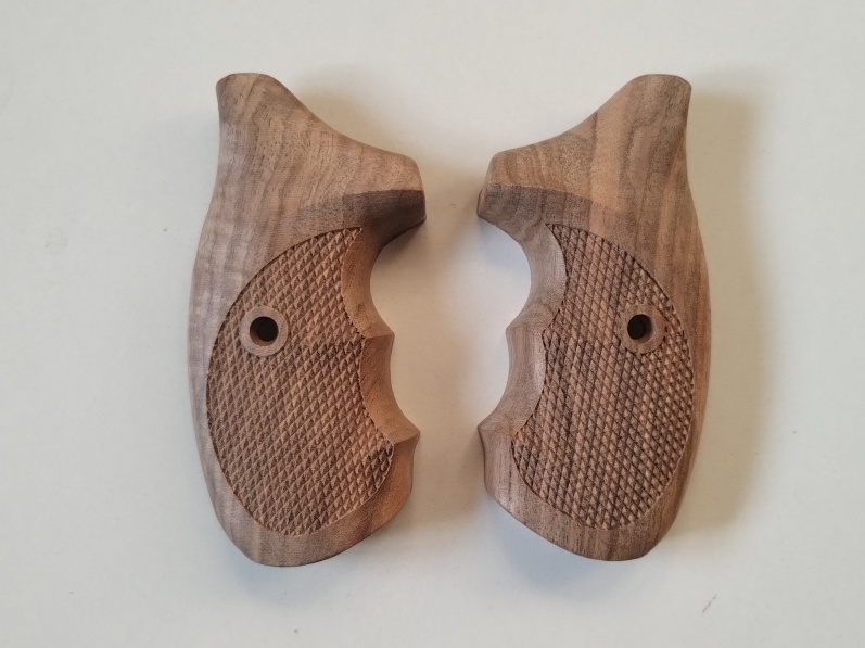 Holzgriffschalen Combat für Röhm RG69 und baugleiche Revolver – Bild 1
