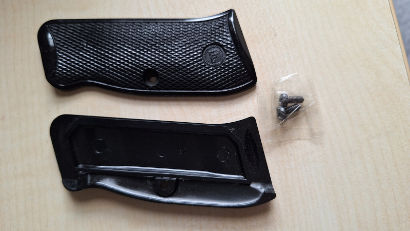 CZ 75 Griffschalen Original – Bild 3