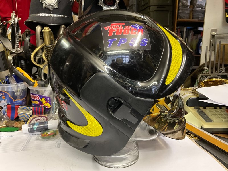 Feuerwehrhelm Italien, Firefighter, Helm, mit Abzeichen – Bild 2