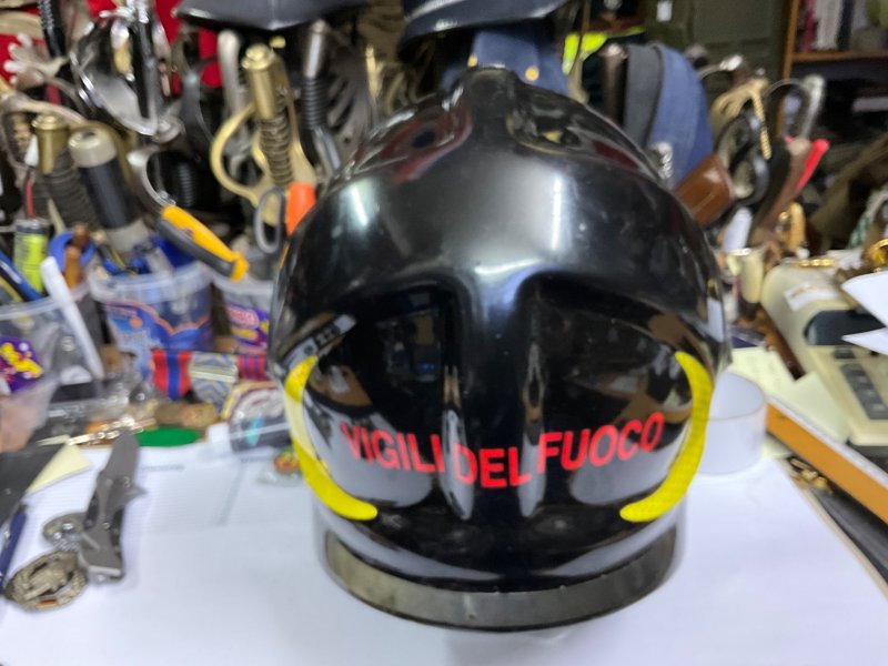 Feuerwehrhelm Italien, Firefighter, Helm, mit Abzeichen – Bild 3