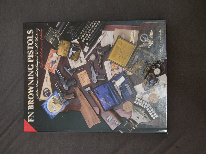 Buch "FN Browning Pistols" von Anthony Vanderlinden, signierte Ausgabe – Bild 1