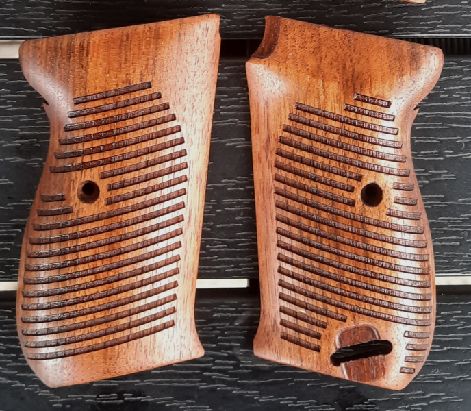 WALTHER P.38 Nussbaumgriffschalen mit Querrillen, entsprechend historisch WW 2 – Bild 1
