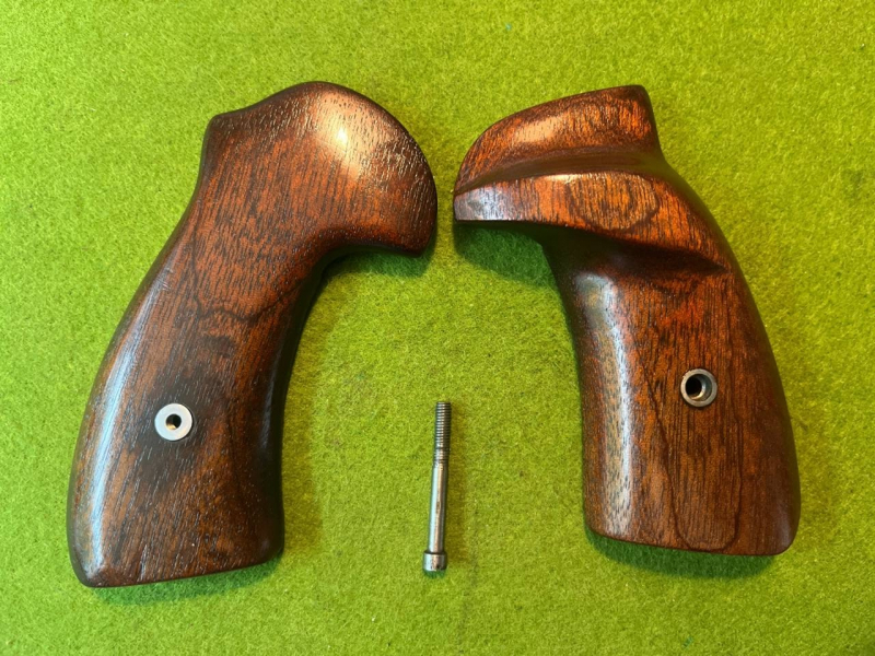 URALTE HOLZGRIFFE UNBEKANNTES REVOLVER VIELLEICHT MOD. 38 ODER ÄHNLICHE – Bild 1