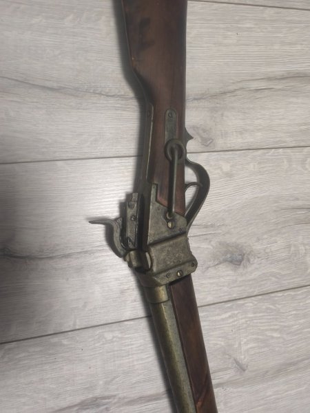 ein altes Vorderladergewehr – wahrscheinlich eine historische Muskete oder eine Steinschloss- oder P – Bild 2