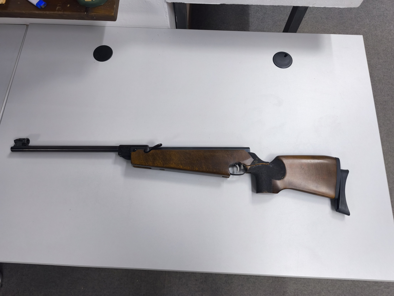 Weihrauch HW 55 Cal. 4,5mm (SN: 1447135) – DEFEKT / Schaftbruch / Ohne Visierung – Bild 1