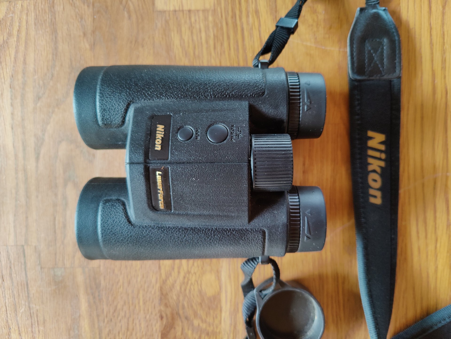 Nikon Fernglas Laserforce 10x42 – kuva 1