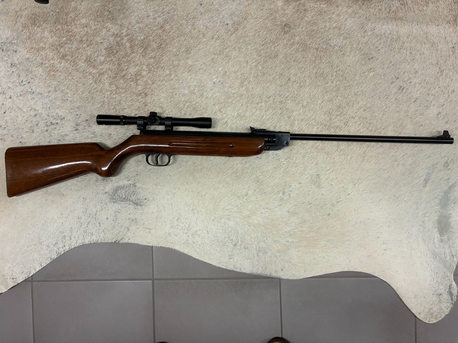 Weihrauch HW 30 4,5mm mit Zielfernrohr Hubertus 4 x20 – Bild 1