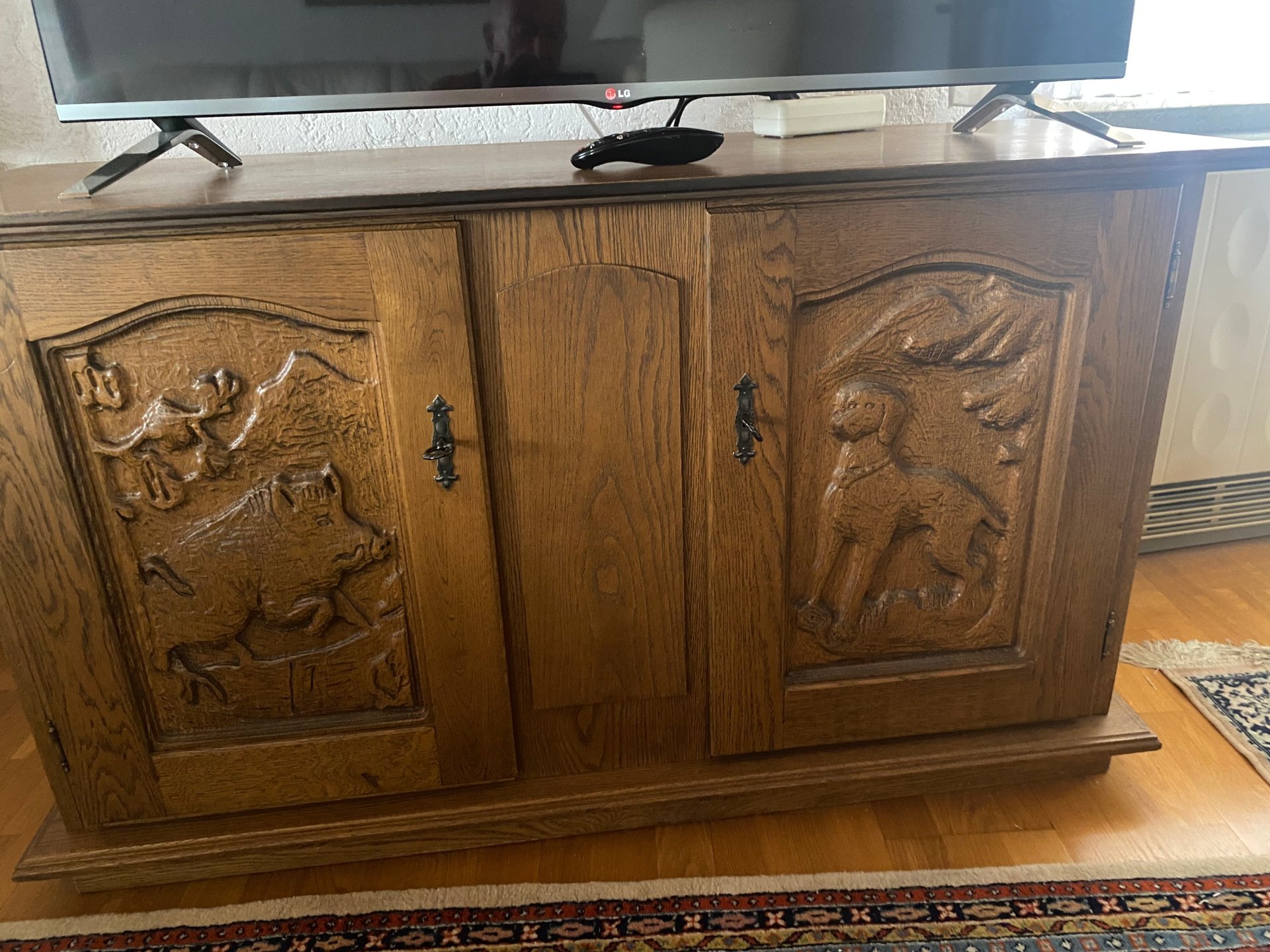 Schrank Eiche mit Jagdmotiven – billede 1
