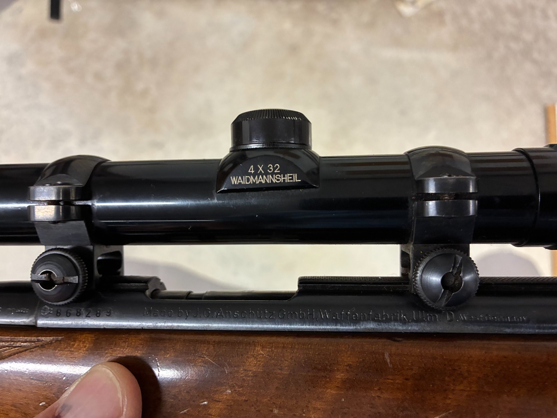 Anschütz KK 22 Magnum / WMR mit Zielfernrohr 4 x 32 – Bild 1