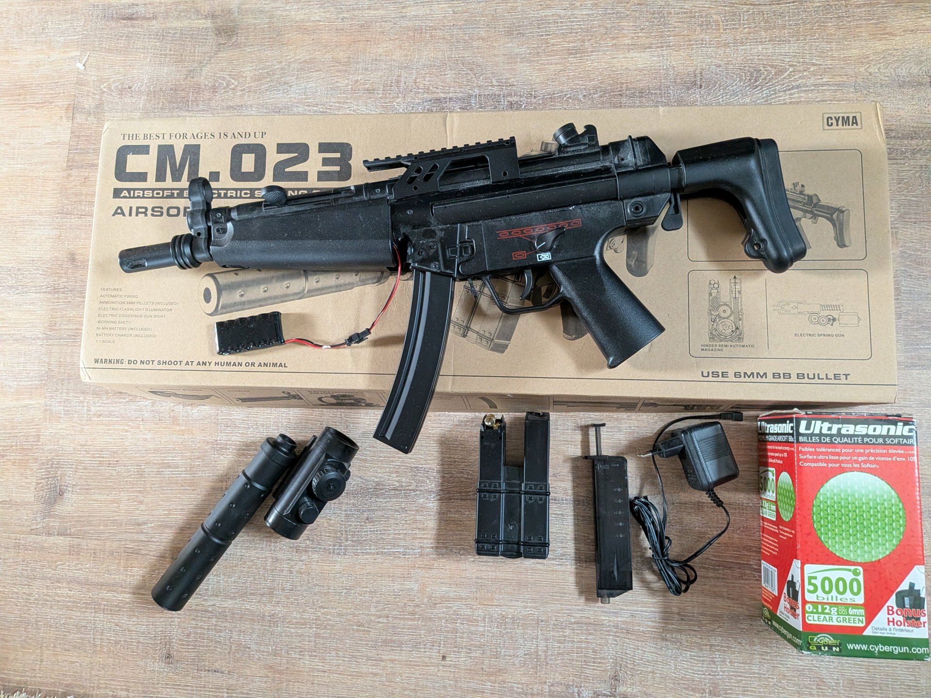 CYMA CM.023 (MP5-Nachbau) Elektro-Softair-Set (AEG, <0{,}5 Joule). – Bild 1