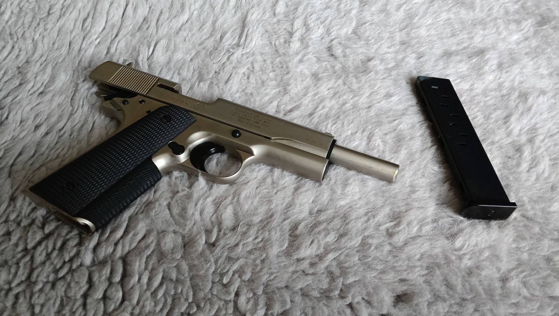 Für Selbstabholer: Colt Government 1911 A1 Schreckschusspistole - cal. 9mm P.A.K. - PTB 774 - Nickel – Bild 2