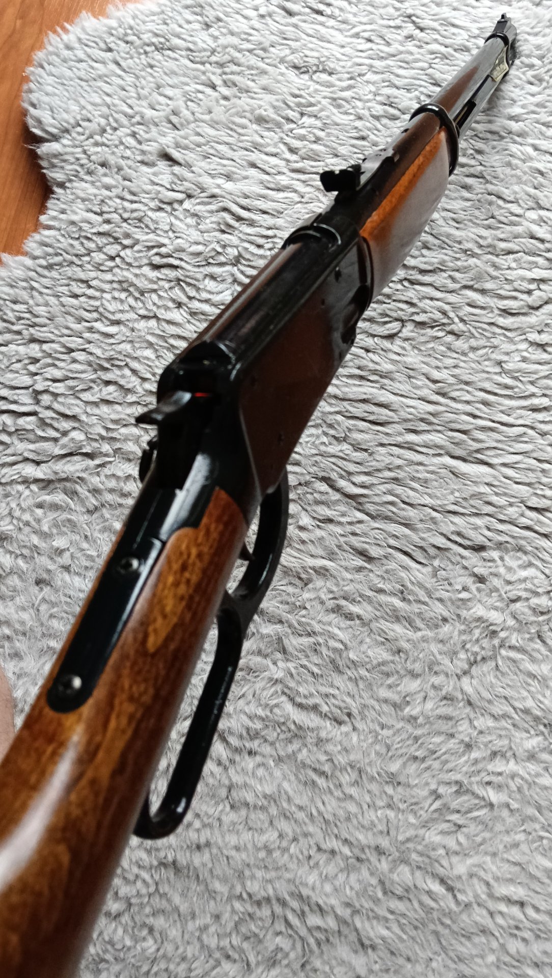 Daisy Unterhebelrepetierer / Lever Action BB-Luftgewehr - Cal. 4,5mm (.177) BB - Holzoptik – Bild 2