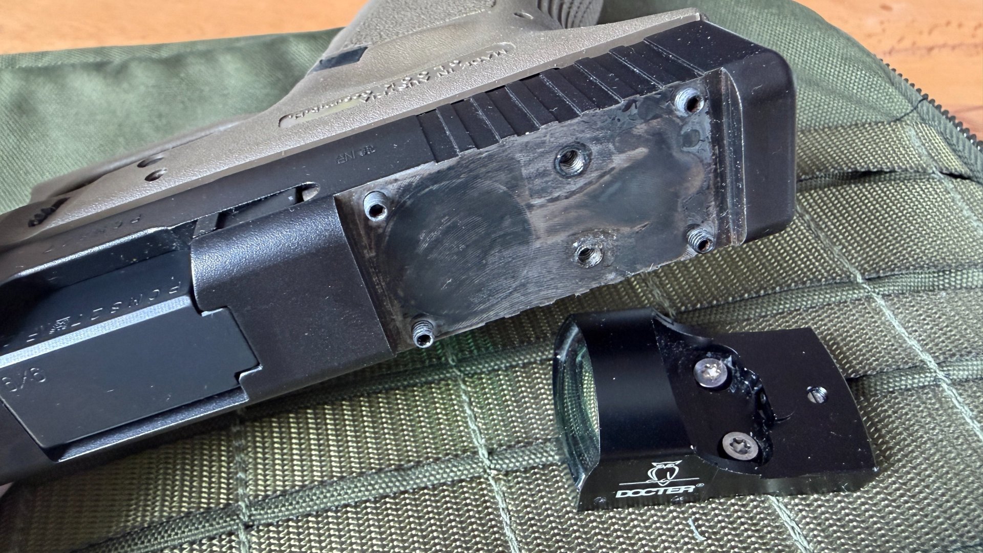Glock 17 Gen. 3 OD Green mit eingefrästem Docter Sight II – Bild 5