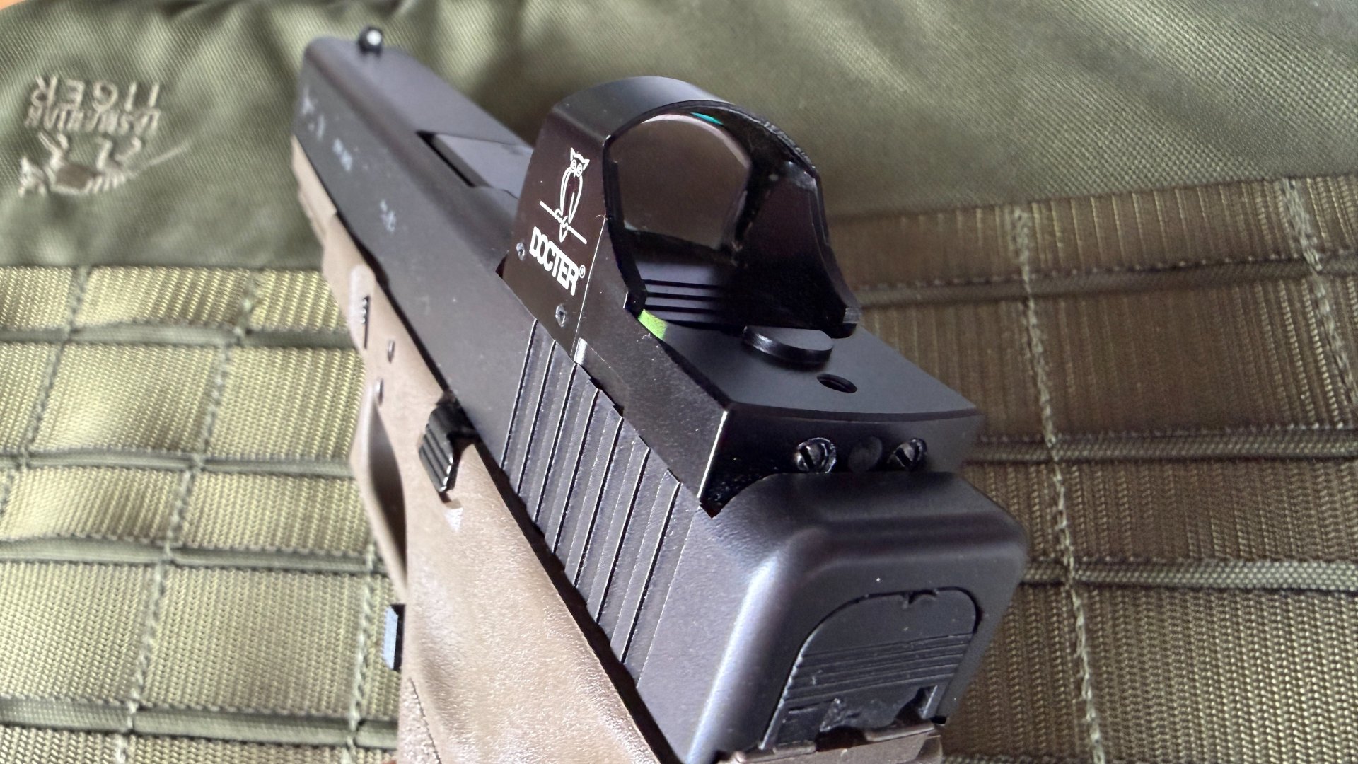 Glock 17 Gen. 3 OD Green mit eingefrästem Docter Sight II – Bild 2