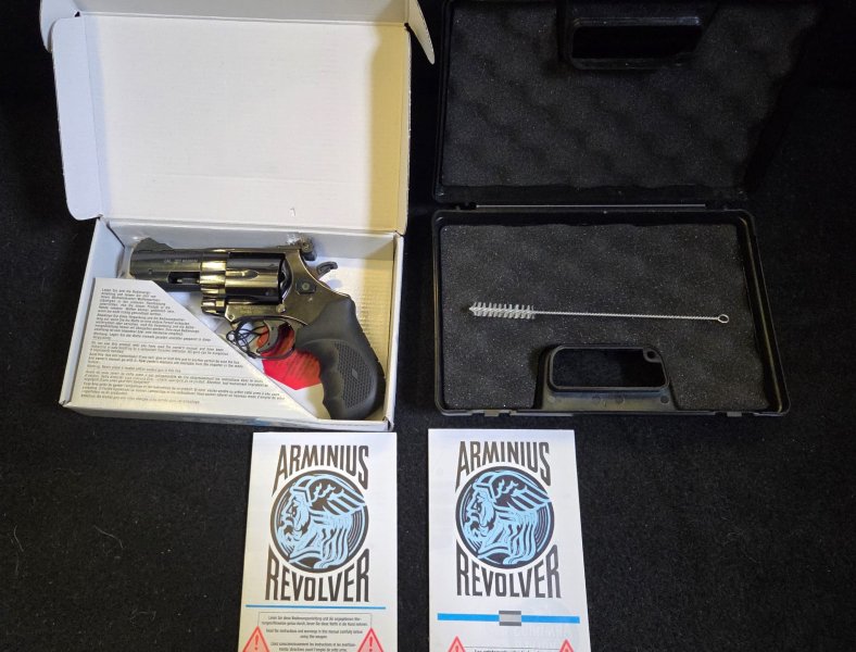HW 357 Hunter 3" 357 Magnum Schwarz Weihrauch – Bild 1