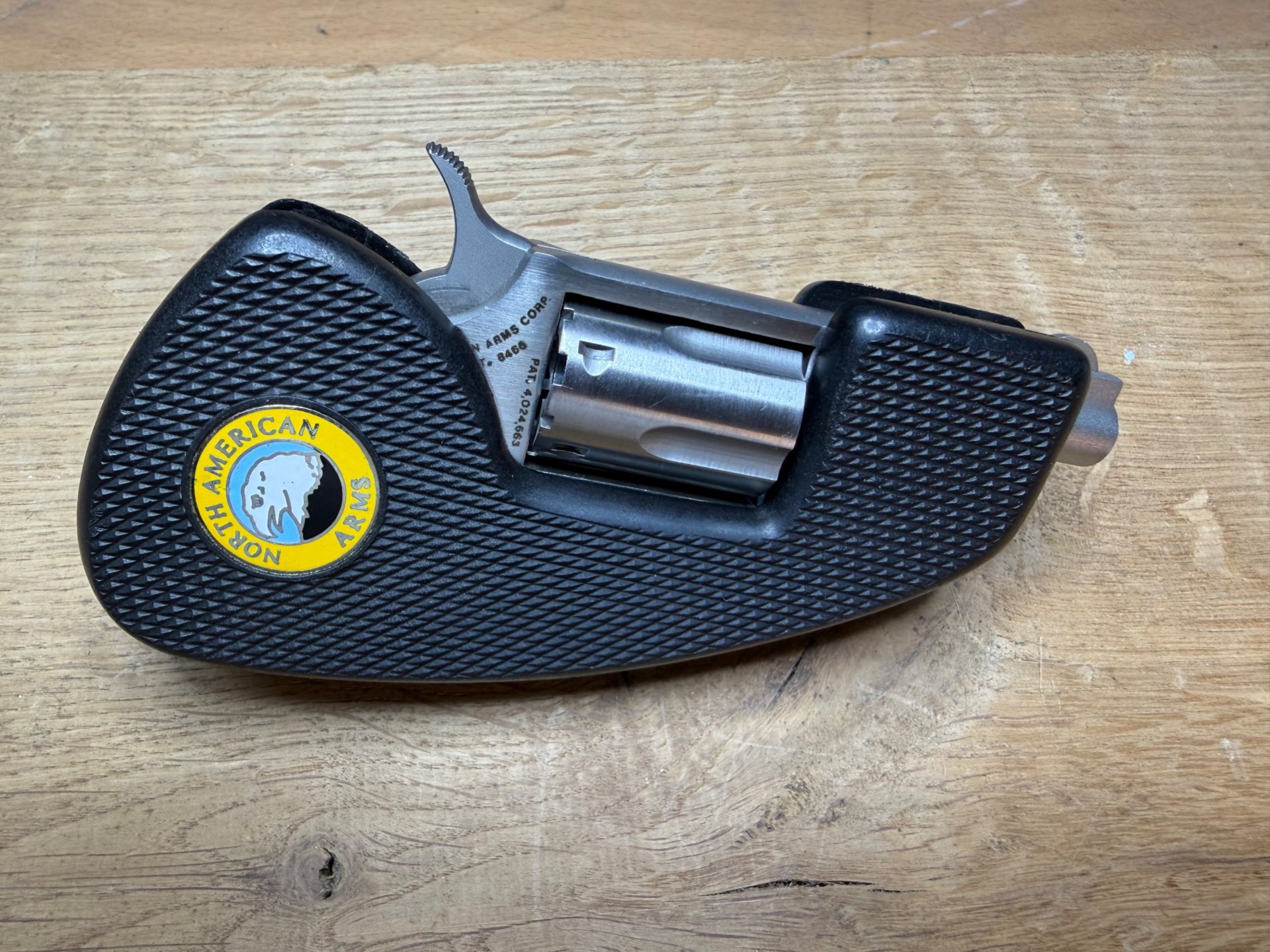 NAA Mini-Revolver .22 l.r. – Stainless Steel – Inkl. originalen Holzgriffschalen UND Holster Grip! – Bild 4